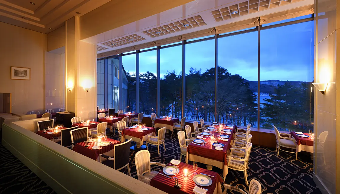 フレンチレストラン「メイプル」